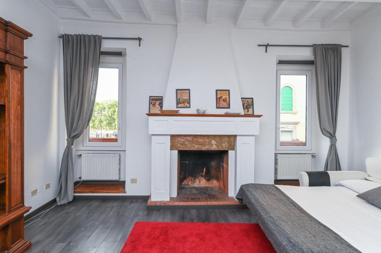 Gorgeous Trastevere Loft On The River ローマ エクステリア 写真